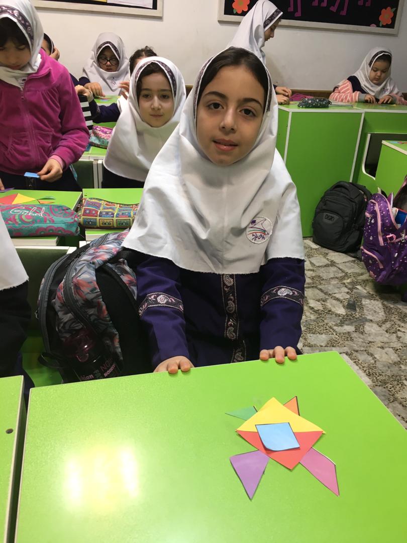بازی با تانگرام در زنگ ریاضی کلاس سوم